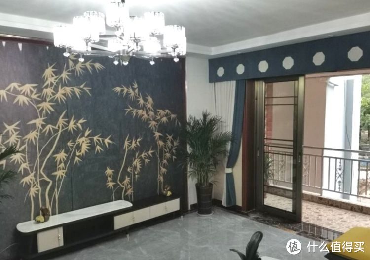 136㎡錯層大四房，優雅的新中式裝修，衣柜里面裝廁所，誰見過？
