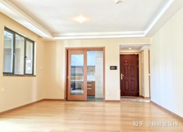 低配版精裝房，108㎡三室兩廳格局，這效果估計還得重新裝修一番